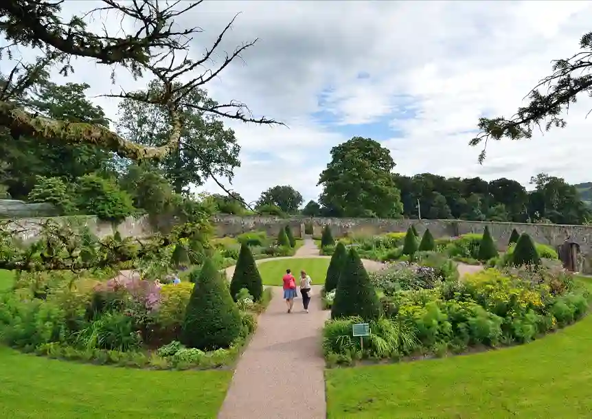 Aberglasney Gardens